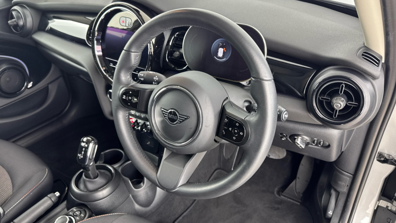 MINI Hatchback 1.5 Cooper Classic Premium 5dr Auto Petrol Hatchback